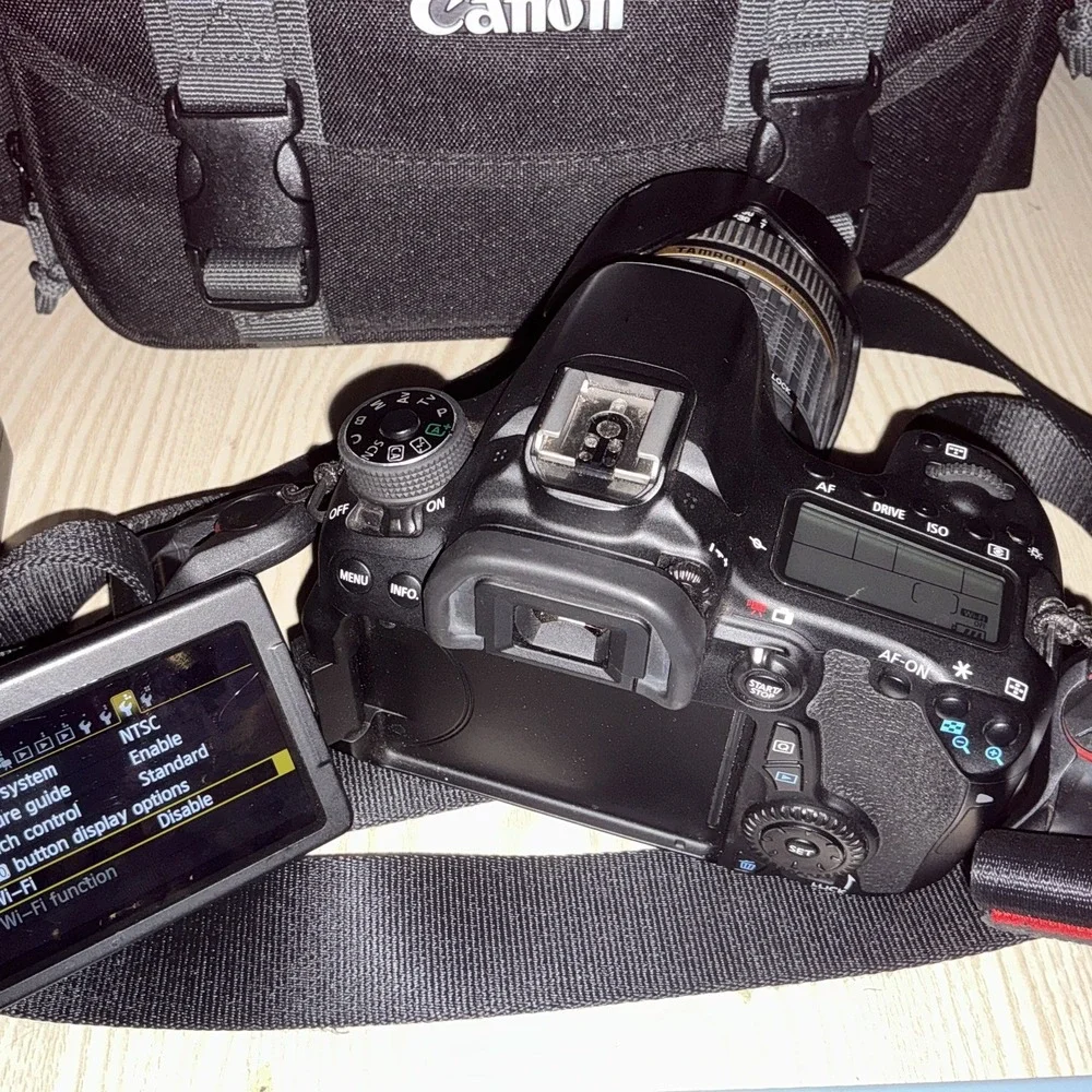 Canon Eos 70d With Tamron 18-200 Mm Lens ,bag ,extra Battery‎ And Charger